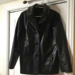 Soft black leather jacket, Fuax fur collar